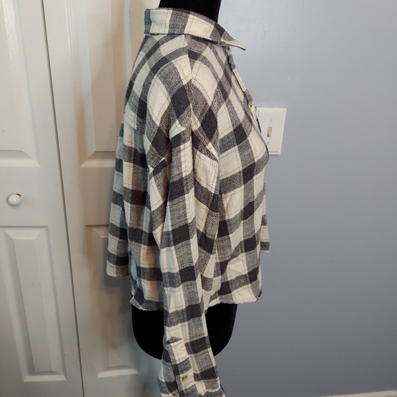 American Eagle Plaid Cropped Button-Down Top Size Medium - Picture 6 of 11